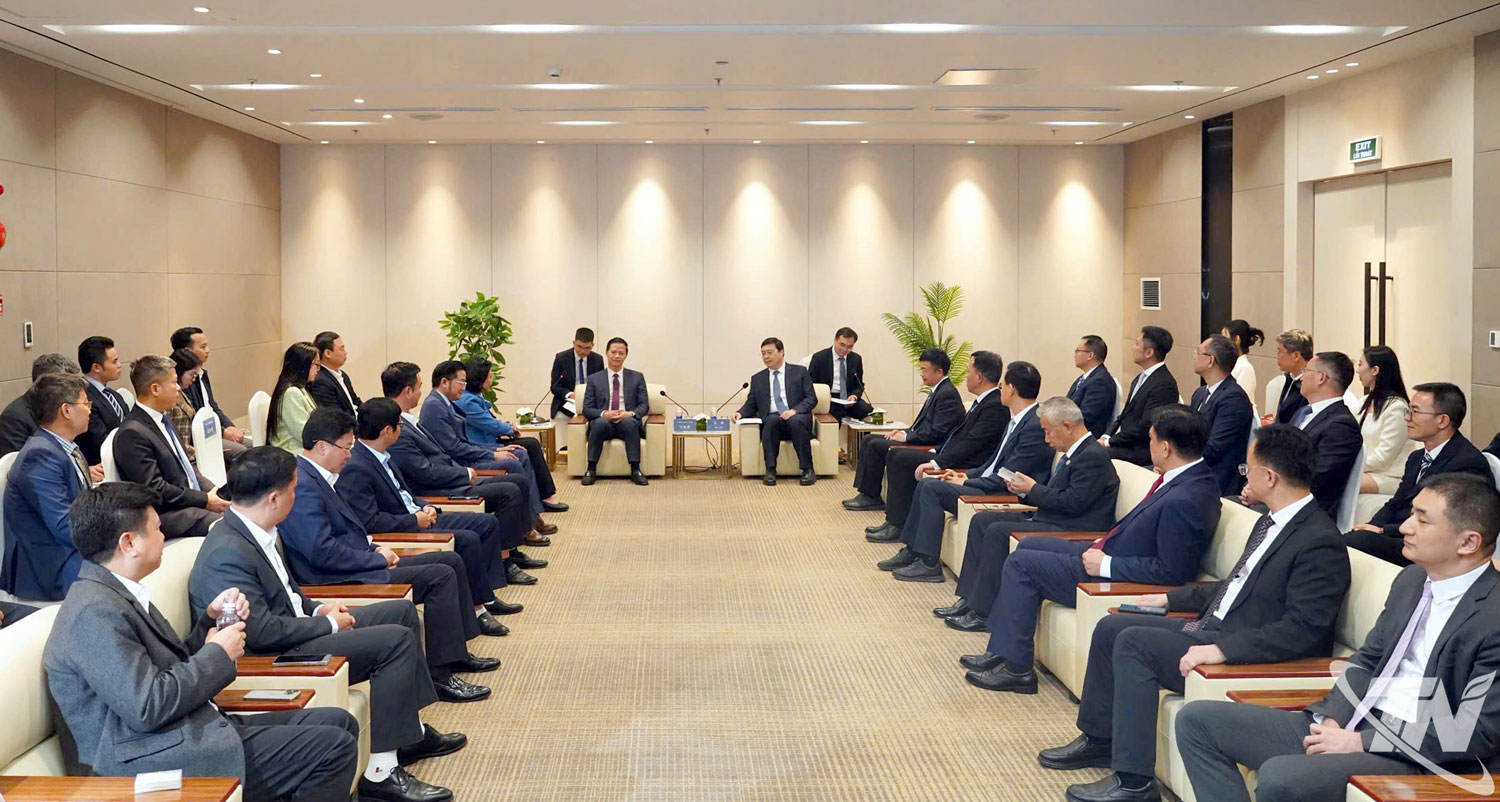 Quang cảnh buổi làm việc.