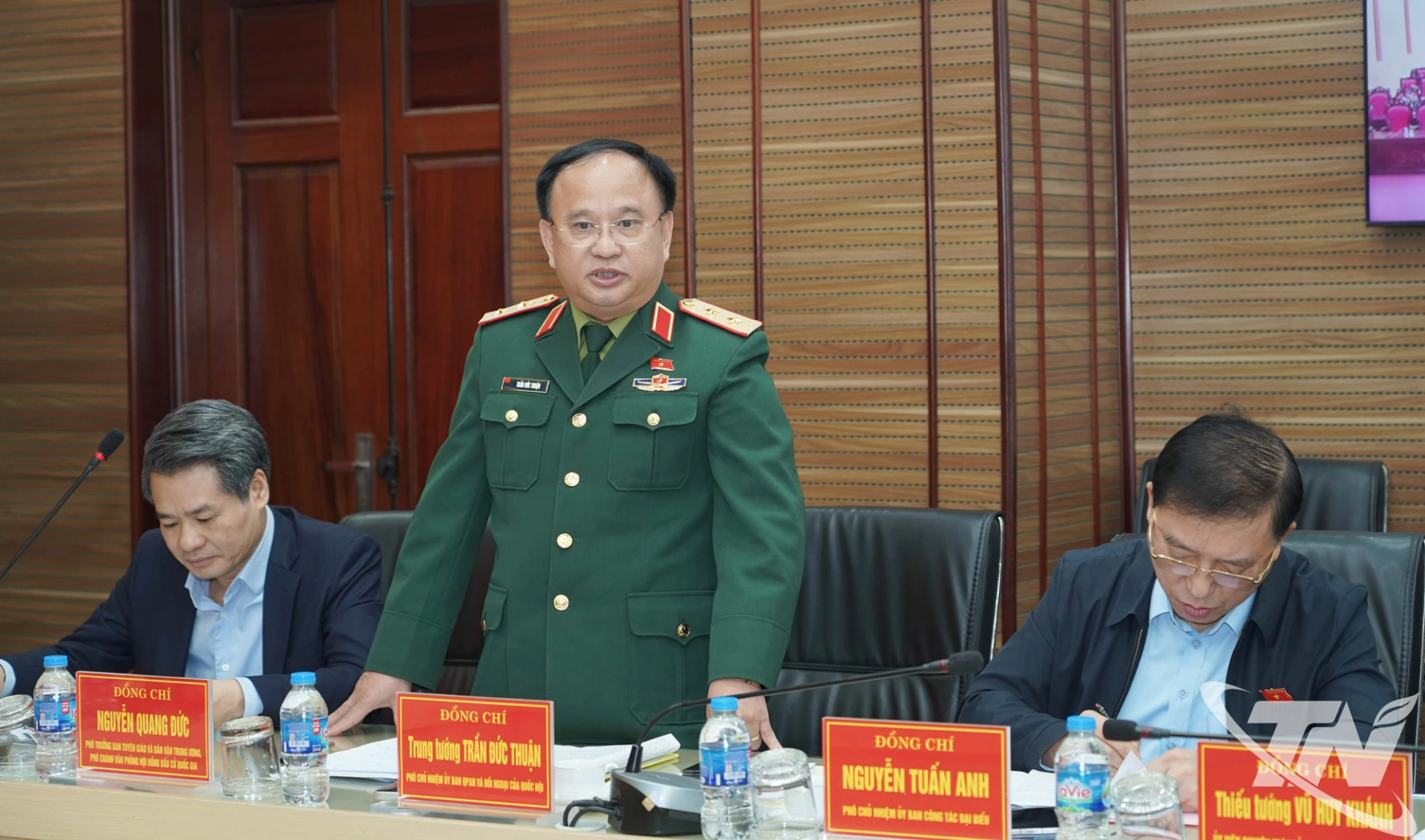 C&aacute;c đại biểu ph&aacute;t biểu tại buổi l&agrave;m việc.