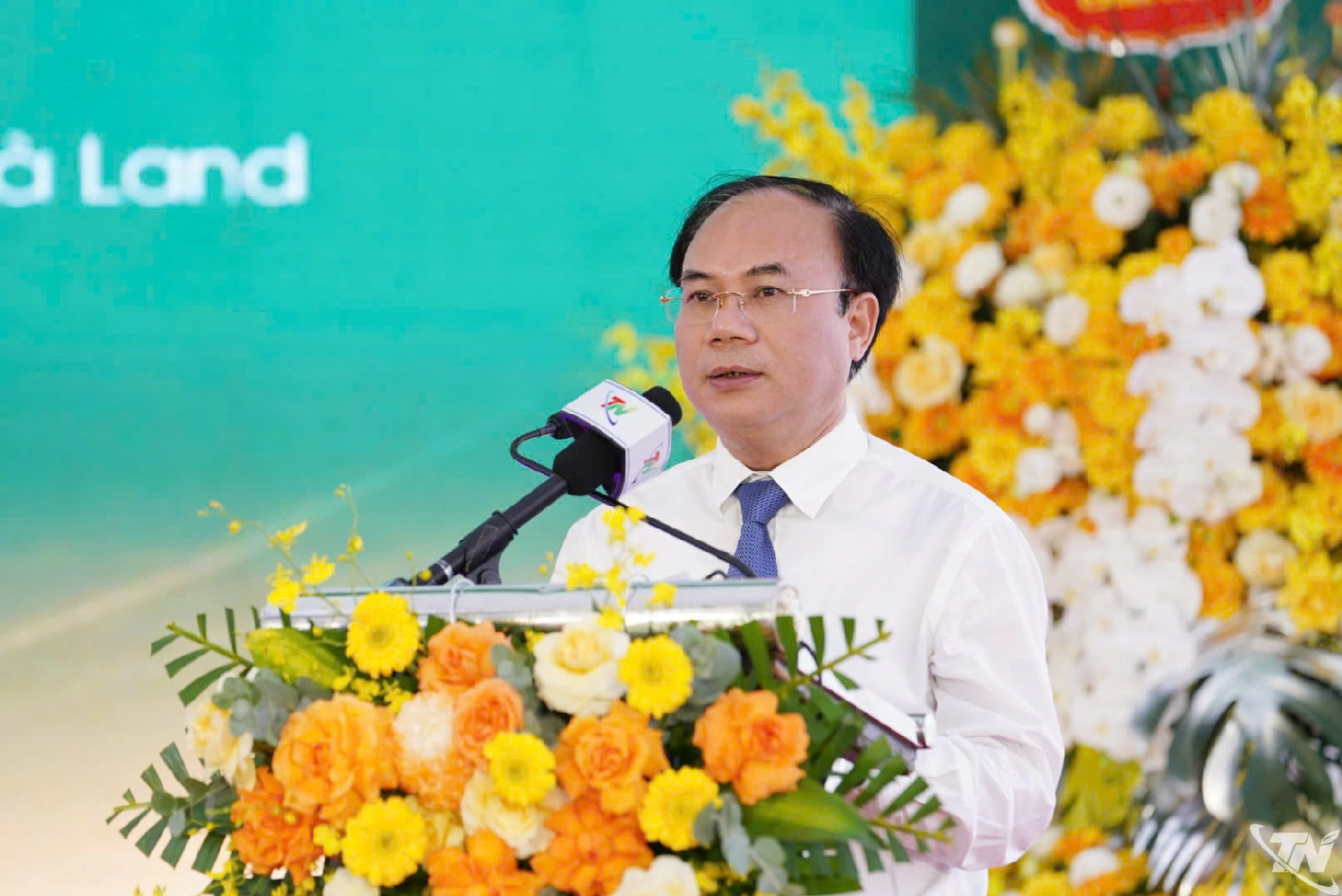 Đồng chí Nguyễn Văn Sinh, Thứ trưởng Bộ Xây dựng phát biểu tại Lễ khởi công.