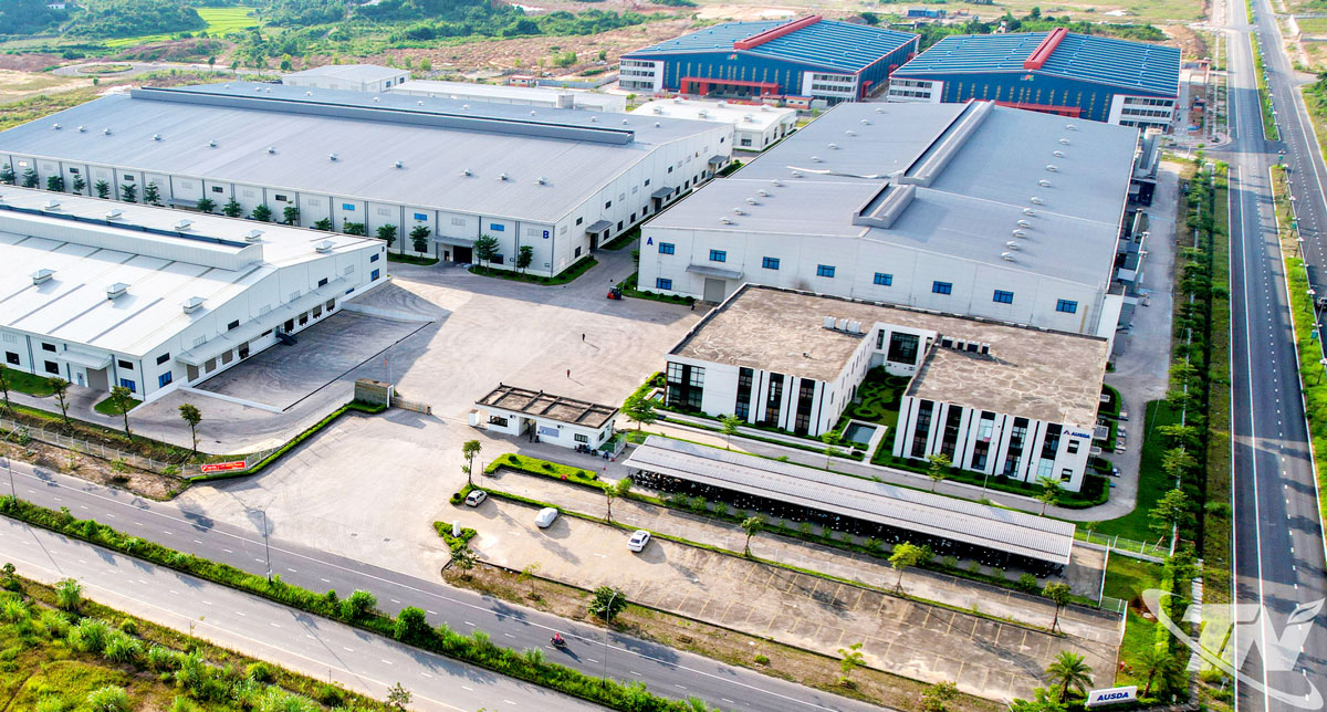 Dự án nhà máy sản xuất tấm lát sàn PVC được triển khai xây dựng trên tổng diện tích đất 114.605m2 tại lô CN 8, Khu công nghiệp Sông Công II, phường Bách Quang, tỉnh Thái Nguyên; do Công ty TNHH Công nghệ tấm lát sàn AUSDA làm chủ đầu tư.