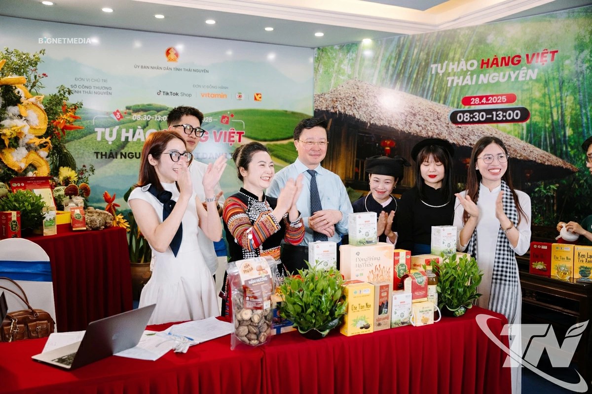 Sản phẩm trà sâm Bố Chính và dược liệu Thiên Phúc được giới thiệu tại Chương trình “Tự hào hàng Việt - Thái Nguyên 2025”.