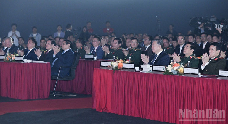 Tổng B&iacute; thư T&ocirc; L&acirc;m, Thủ tướng Phạm Minh Ch&iacute;nh v&agrave; c&aacute;c đồng ch&iacute; l&atilde;nh đạo Đảng, Nh&agrave; nước tham dự lễ khởi c&ocirc;ng.