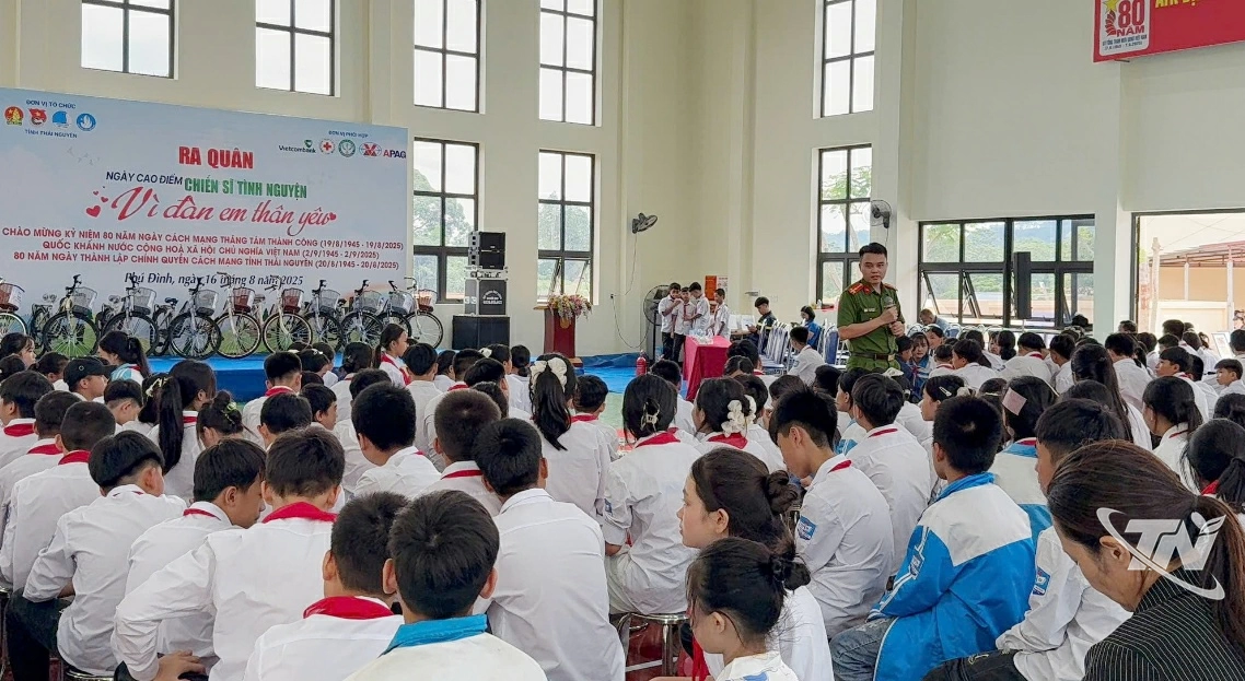 Các em học sinh tại buổi tập huấn.