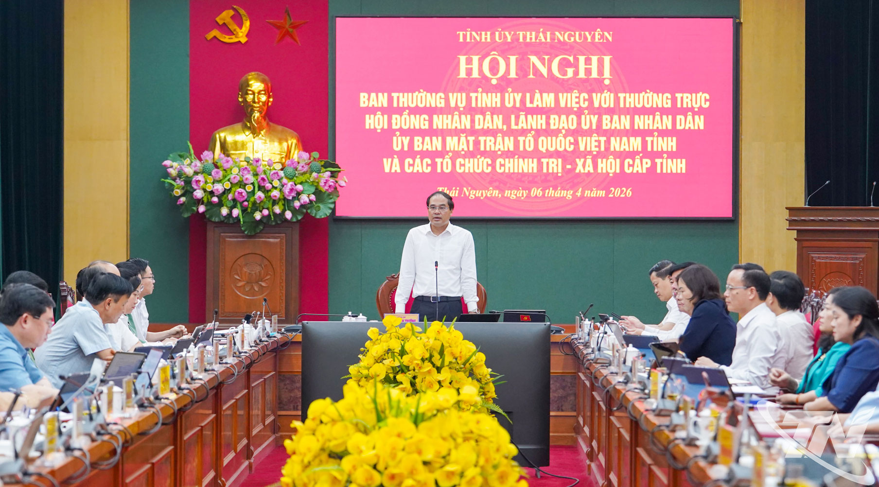 Đồng chí Bí thư Tỉnh ủy Trịnh Xuân Trường chủ trì Hội nghị Ban Thường vụ Tỉnh ủy làm việc với Thường trực HĐND, lãnh đạo UBND, Ủy ban MTTQ tỉnh và các tổ chức chính trị - xã hội cấp tỉnh.