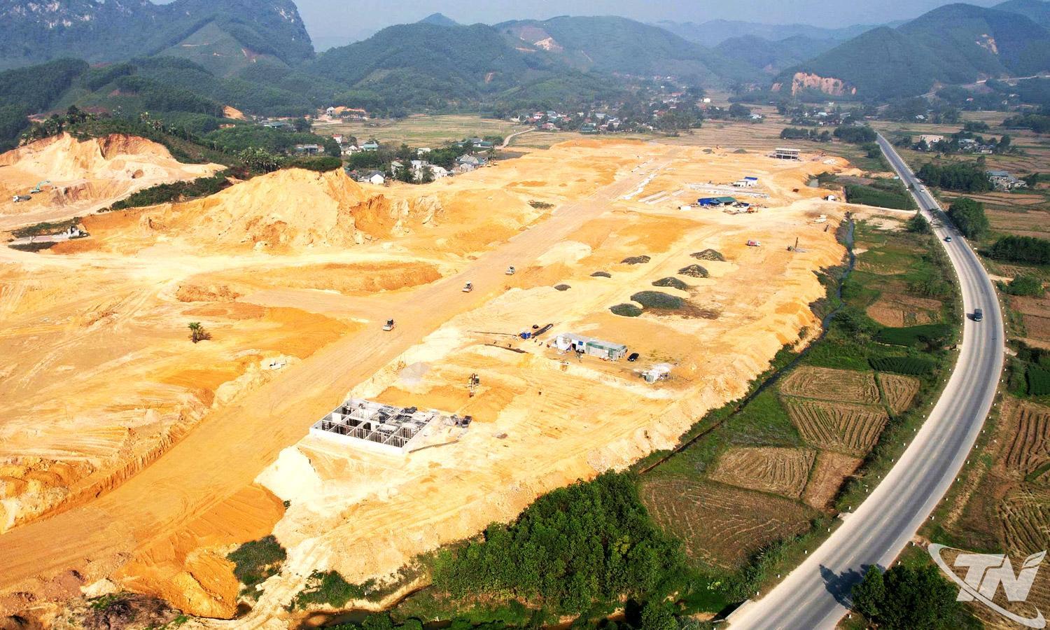 Công tác giải phóng mặt bằng quyết định tiến độ thực hiện các dự án và tác động trực tiếp đến môi trường   đầu tư. Trong ảnh: Cụm công nghiệp Yên Lạc (xã Phú Lương) với diện tích trên 25ha, nằm sát tuyến đường   Thái Nguyên - Chợ Mới, đang được đẩy nhanh tiến độ giải phóng mặt bằng, thi công hạ tầng.