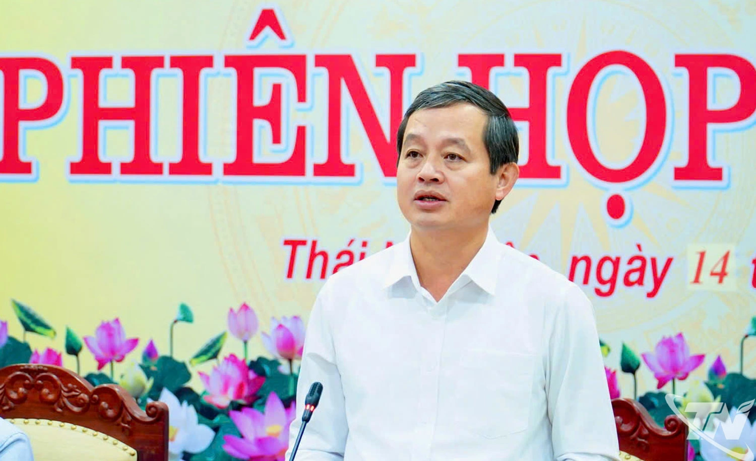 Đồng chí Phạm Hoàng Sơn, Phó Bí thư Tỉnh ủy, Chủ tịch UBND tỉnh, phát biểu tại Phiên họp.