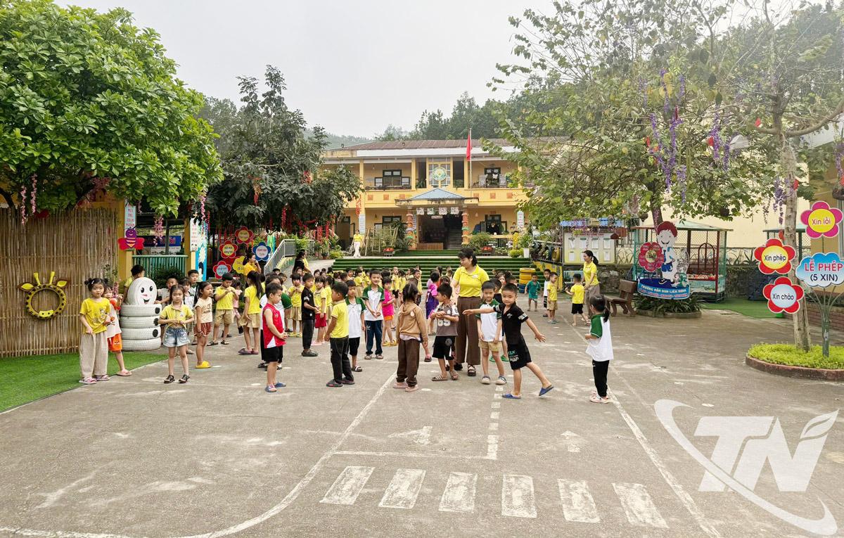 Từ việc ưu tiên nguồn lực cho xây dựng kết cấu hạ tầng nông thôn, các trường học trong tỉnh đã được đầu tư xây dựng khang trang.