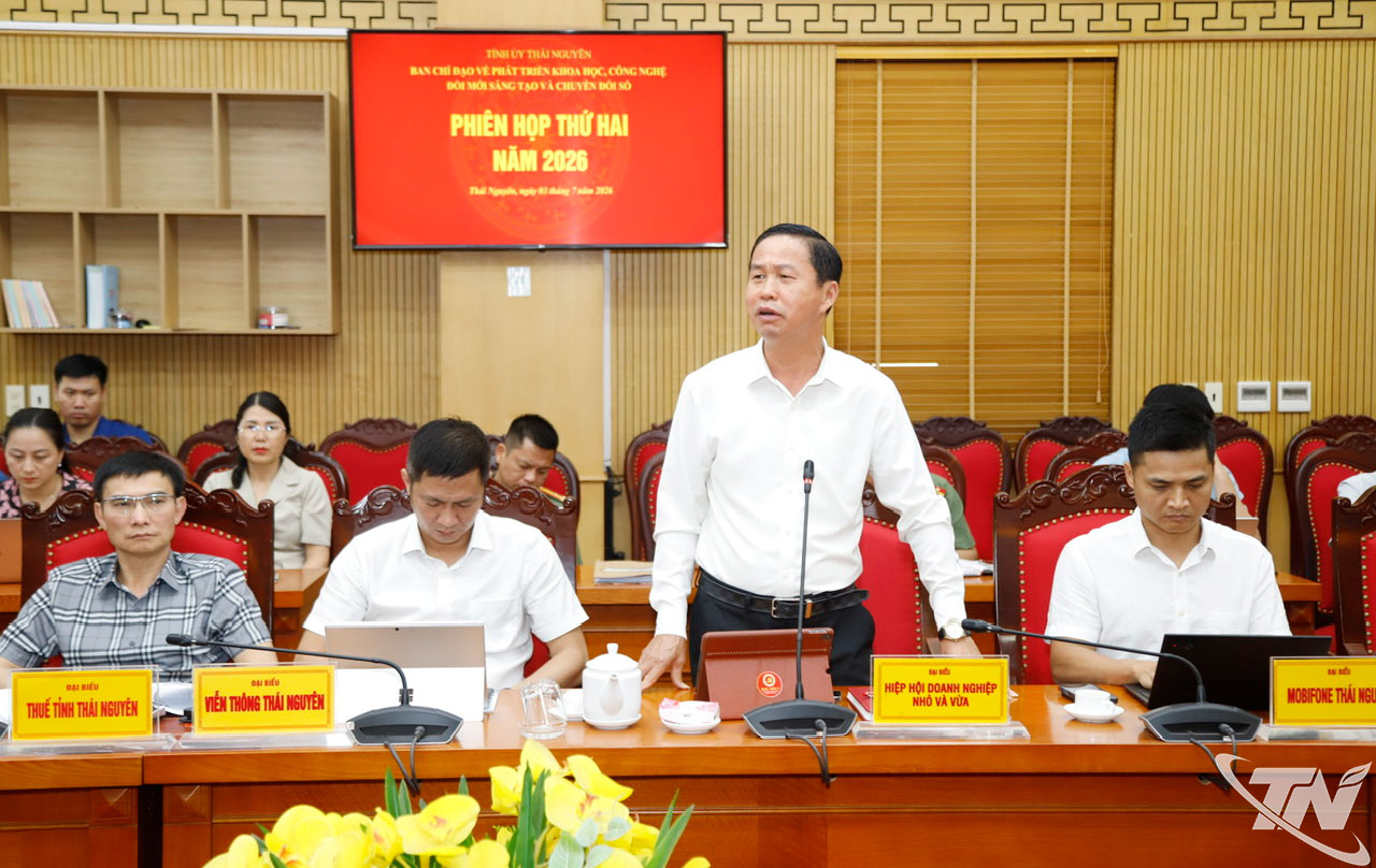 Các đại biểu thảo luận.