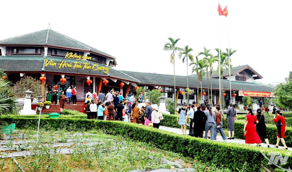 Không gian Văn hóa trà Tân Cương thu hút đông đảo du khách.