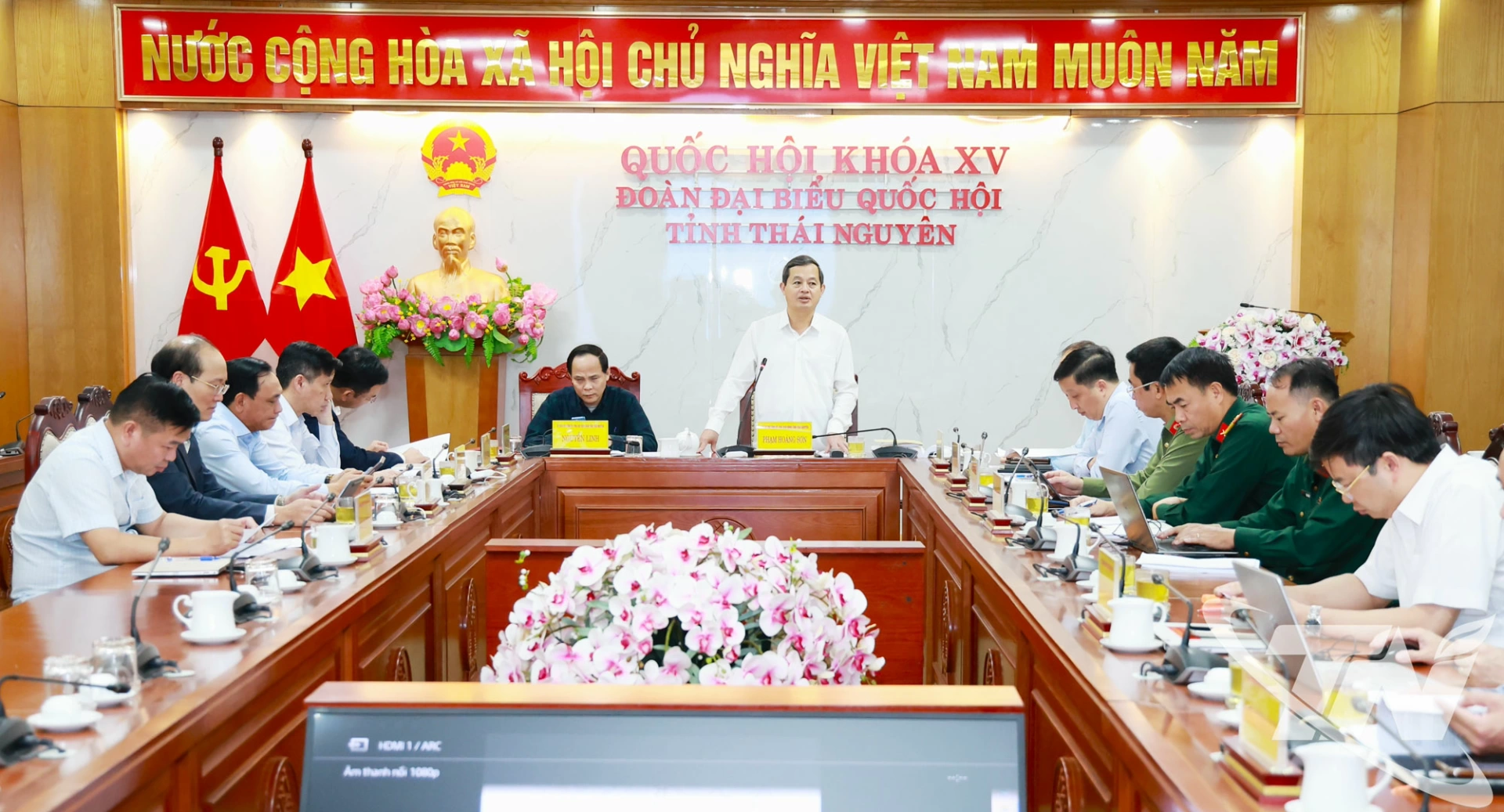 Đồng chí Chủ tịch UBND tỉnh Phạm Hoàng Sơn phát biểu chỉ đạo tại Hội nghị.