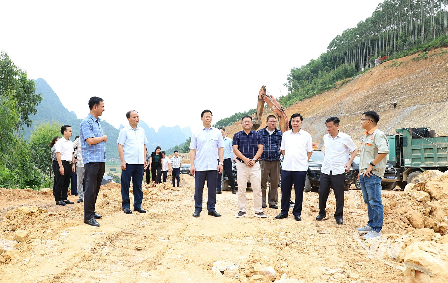 Đoàn kiểm tra tiến độ triển khai thực hiện Dự án Đường kết nối ĐT.265 thuộc xã Dân Tiến, tỉnh Thái Nguyên (xã Bình Long, huyện Võ Nhai cũ) đi Bắc Ninh.