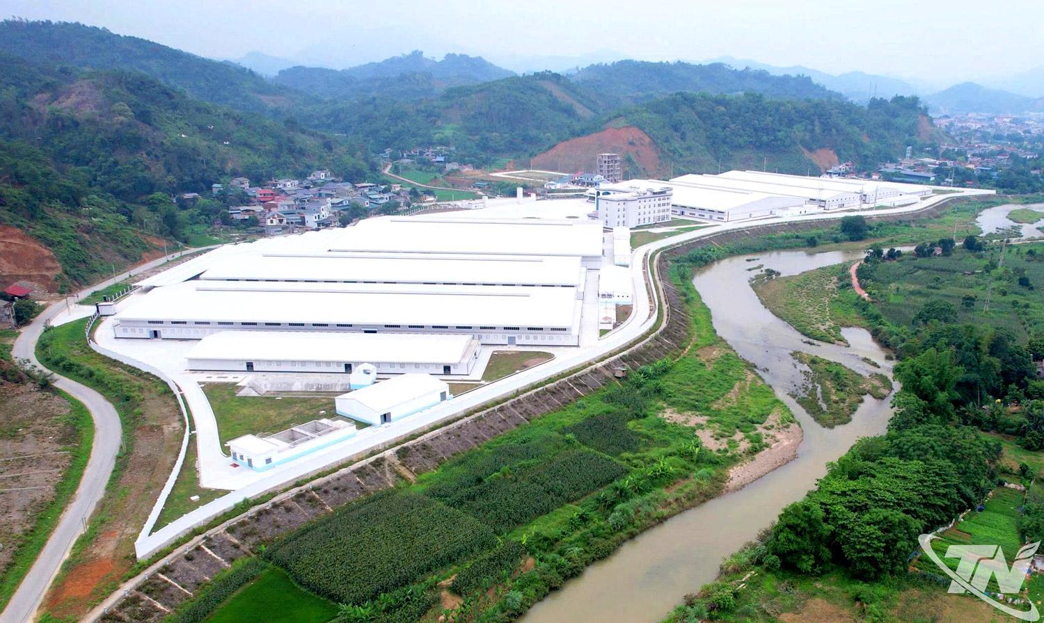 Phát triển các cụm công nghiệp ở khu vực phía Bắc của tỉnh được đánh giá là phù hợp, kỳ vọng tạo động lực tăng trưởng và giải quyết việc làm tại chỗ cho nhiều lao động địa phương. Trong ảnh: Cụm công nghiệp Huyền Tụng (phường Đức Xuân) đã được đưa vào hoạt động. Ảnh: T.L