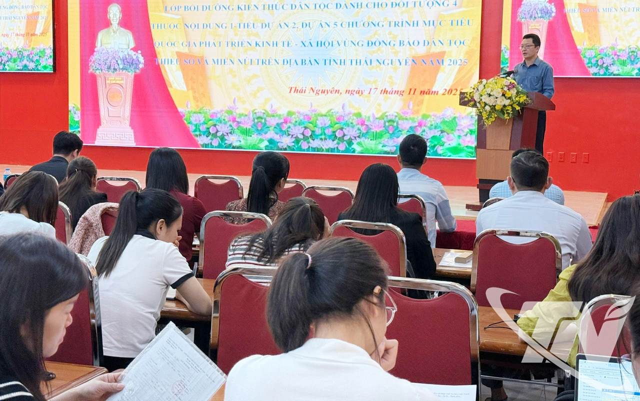 Các học viên tham dự lớp bồi dưỡng.