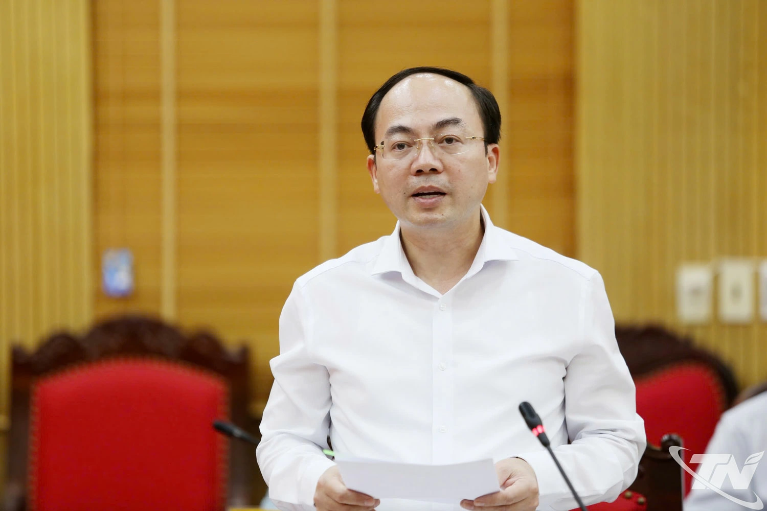 Đồng chí Phó Bí thư Thường trực Tỉnh ủy Nguyễn Đăng Bình điều hành thảo luận.