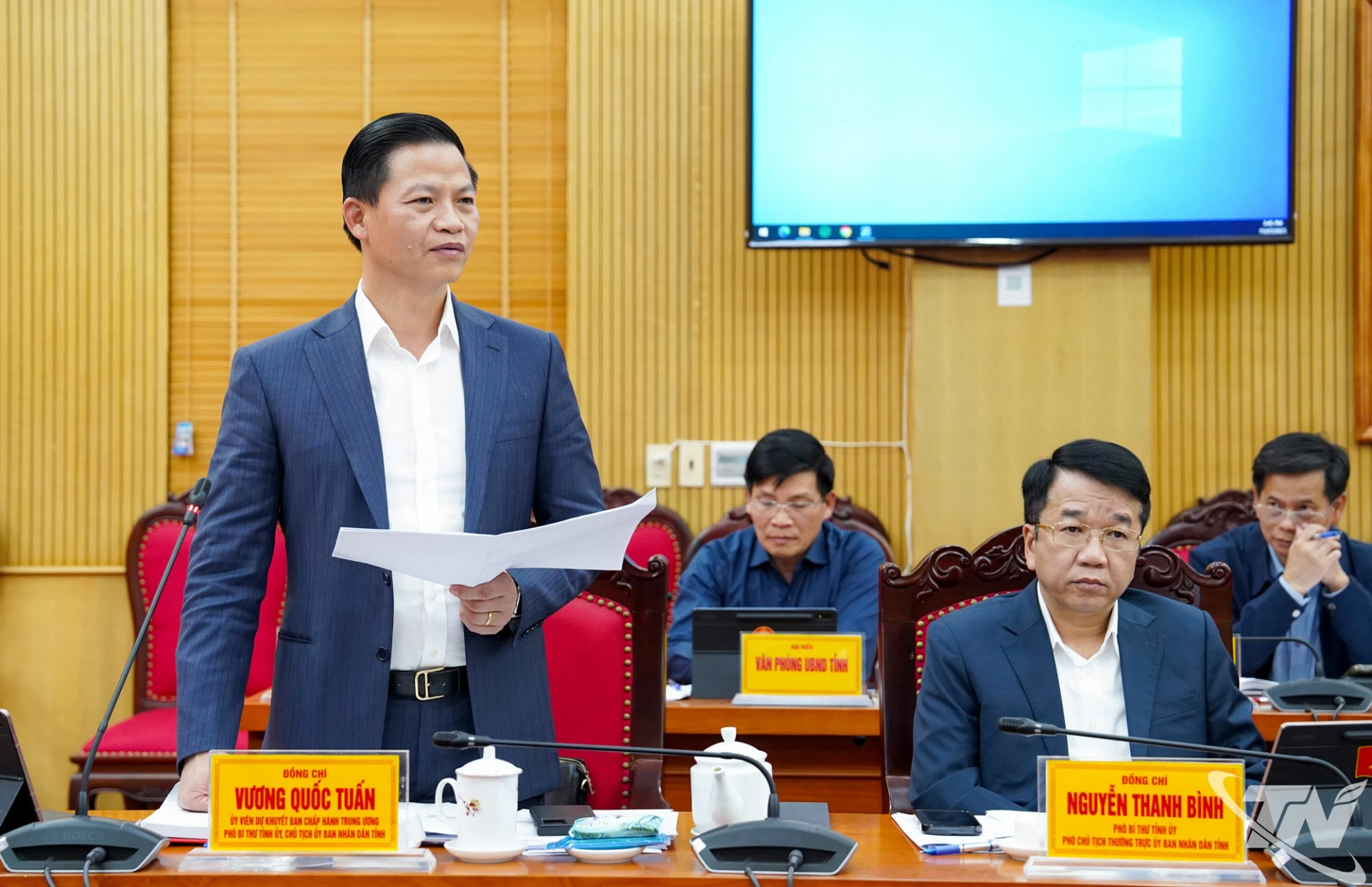 Đồng chí Chủ tịch UBND tỉnh Vương Quốc Tuấn phát biểu tại Hội nghị.