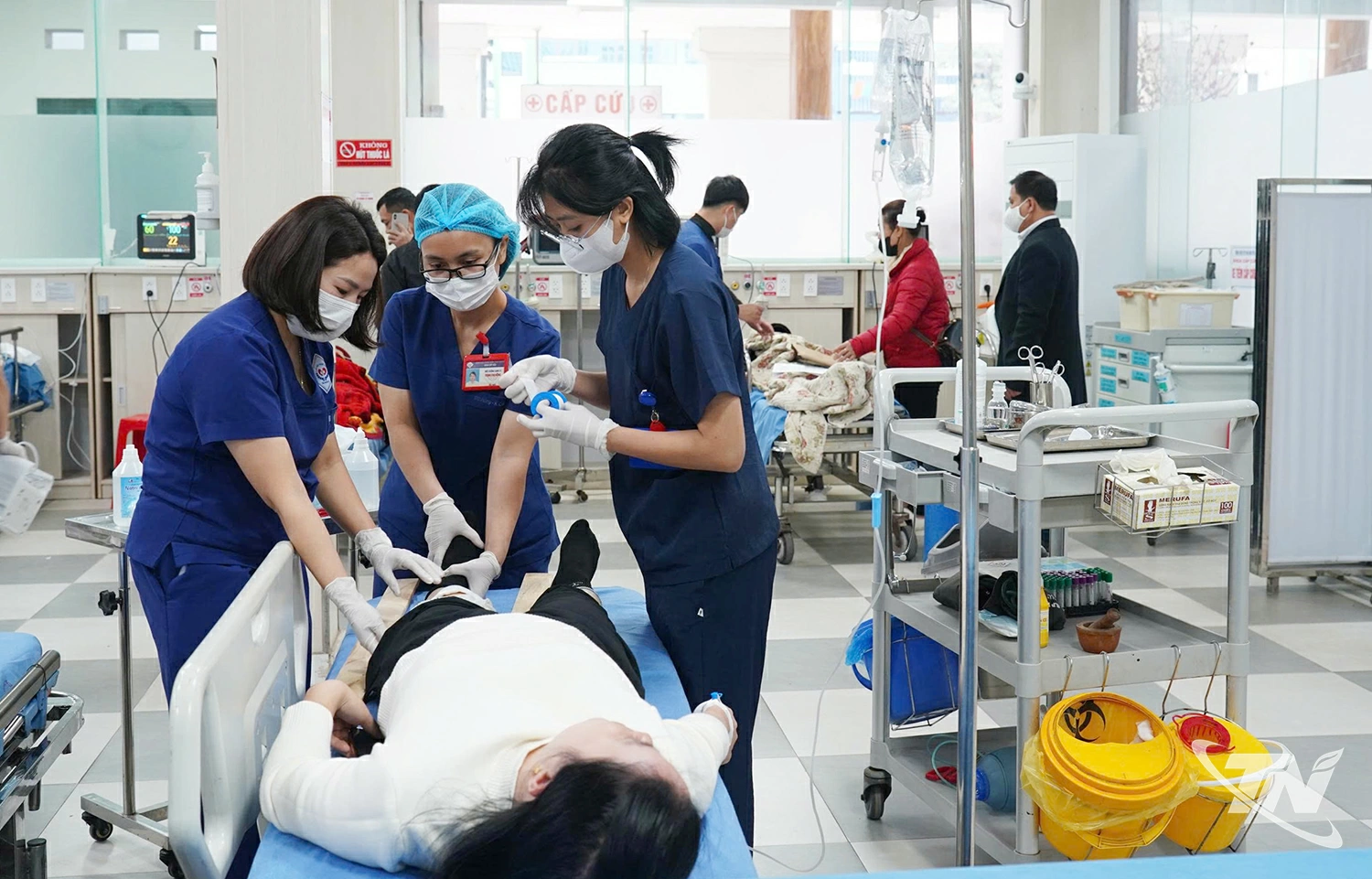 Các cơ sở y tế trên địa bàn bảo đảm tất cả người bệnh cấp cứu được khám và điều trị kịp thời.