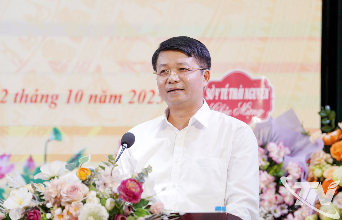 Đồng chí Phó Chủ tịch UBND tỉnh Nông Quang Nhất phát biểu.