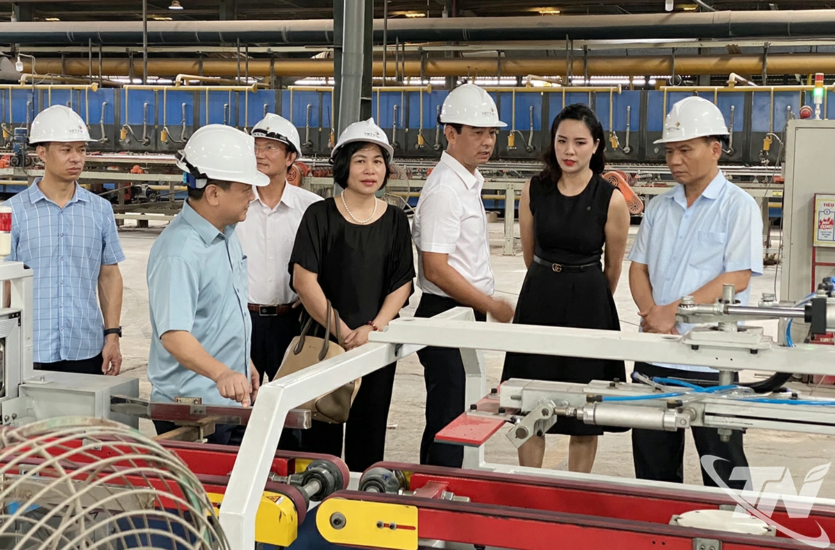 Lãnh đạo các sở, ngành của tỉnh thường xuyên nắm bắt tình hình hoạt động để kịp thời tháo gỡ khó khăn cho doanh nghiệp.