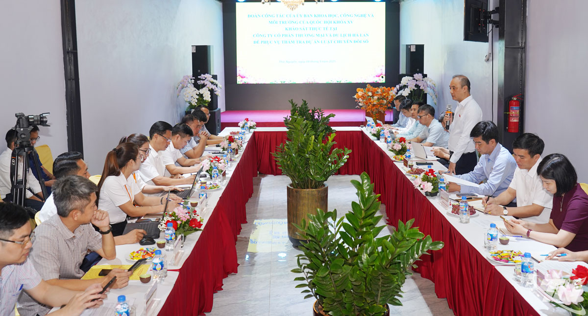 Đoàn công tác của Uỷ ban Khoa học Công nghệ và Môi trường làm việc tại Công ty TNHH Thương mại và Du lịch Hà Lan