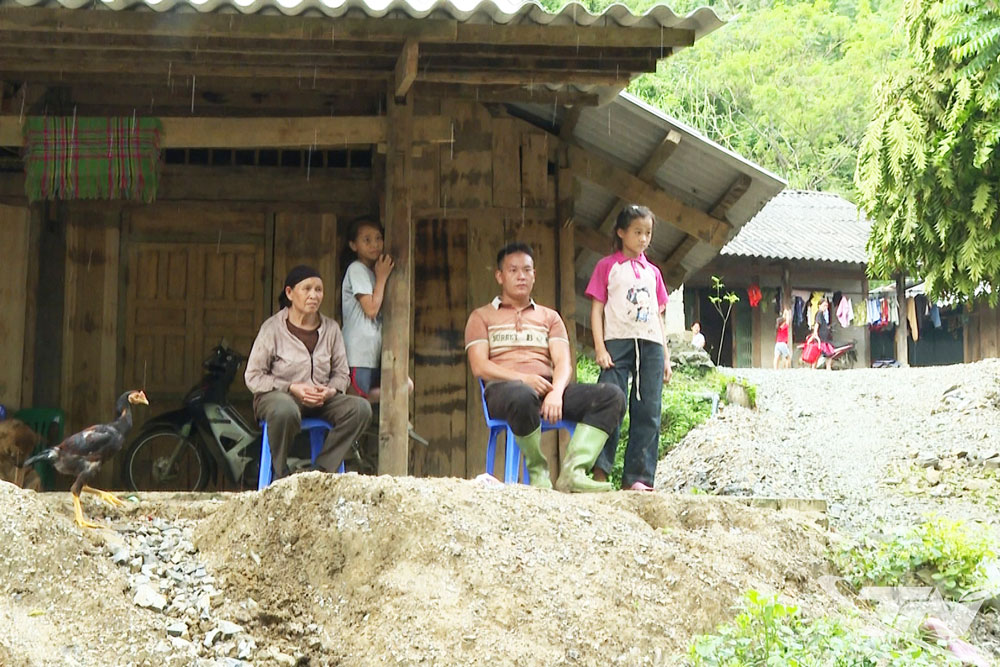 Các hộ dân khu vực Khuổi Bốc, thôn Nặm Vằm xã Nghiên Loan luôn lo lắng về nguy cơ sạt lở, mong các cấp, ngành sớm có giải pháp đảm bảo an toàn, ổn định cuộc sống.