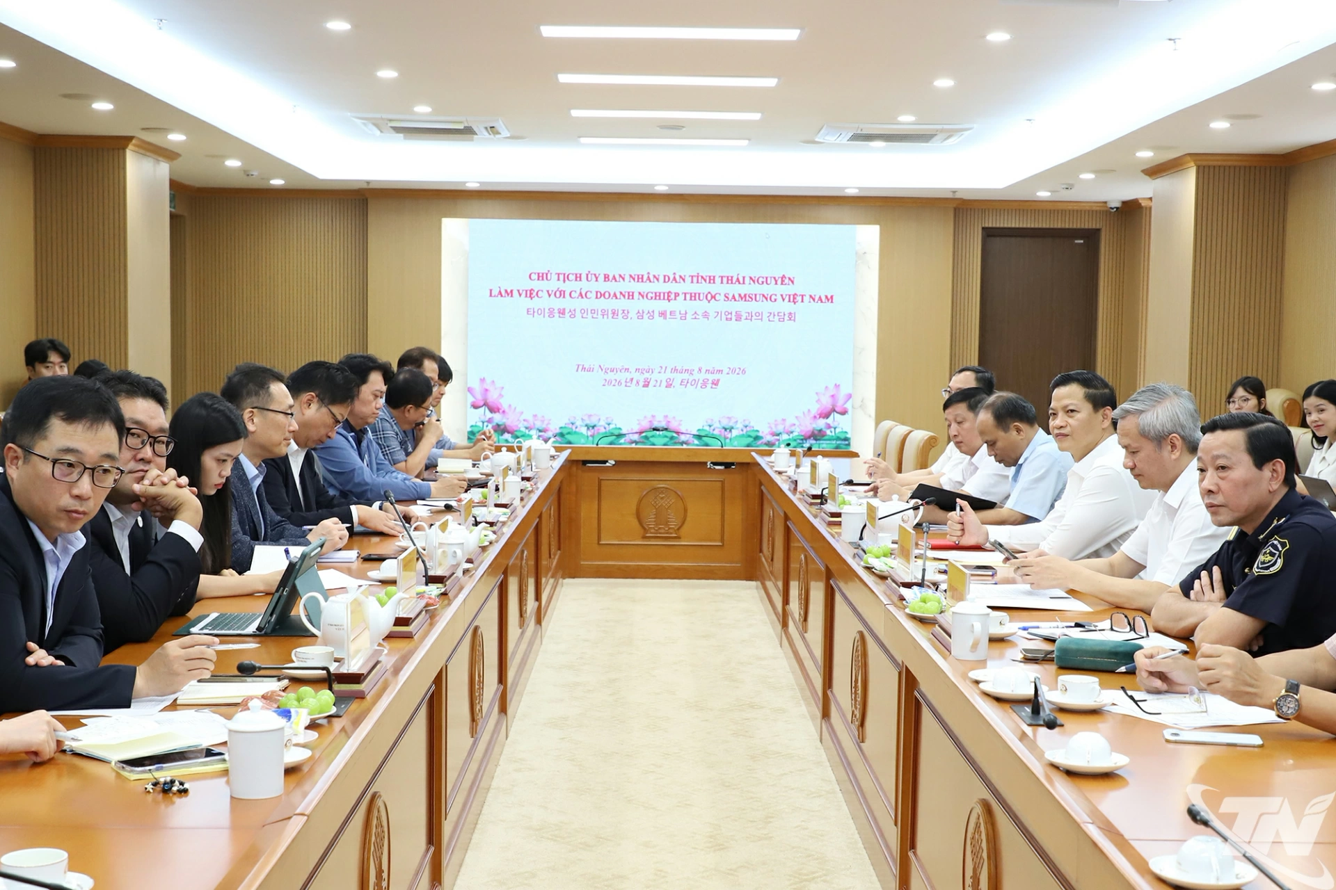 Quang cảnh buổi làm việc.