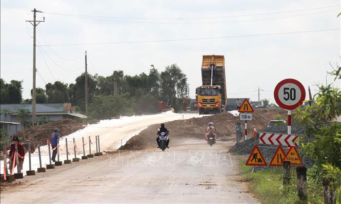 Năm 2025, Tây Ninh dành nhiều nguồn lực để thực hiện các dự án hạ tầng giao thông. Các dự án hiện đang tập trung triển khai thực hiện để hoàn thành kết hoạch đề ra. Ảnh: Bùi Giang/TTXVN
