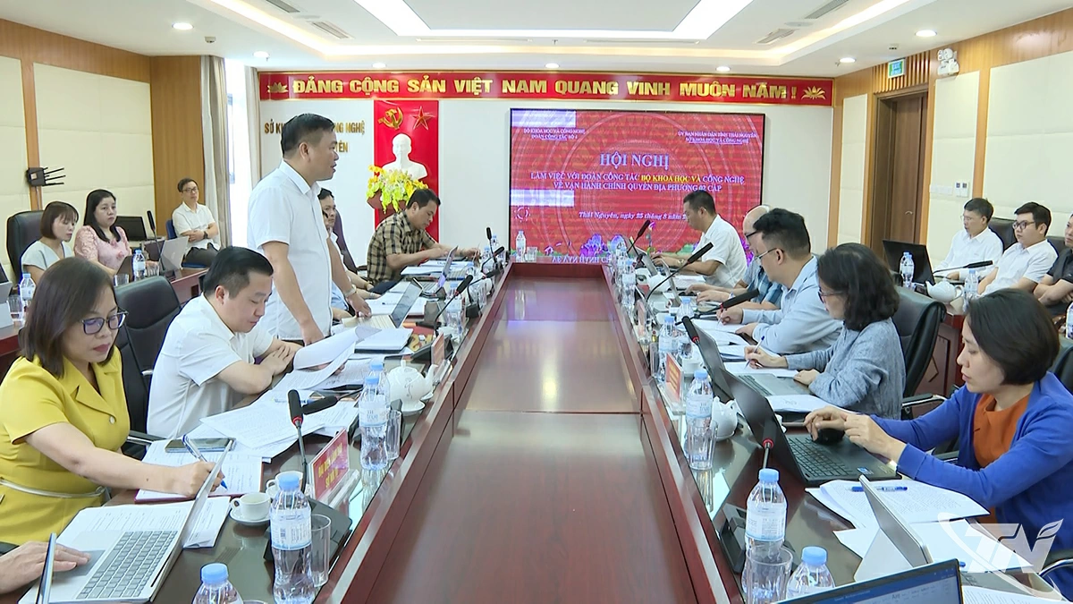 Ông Dương Hữu Bường, Giám đốc Sở KH &CN tỉnh Thái Nguyên phát biểu tại buổi làm việc.