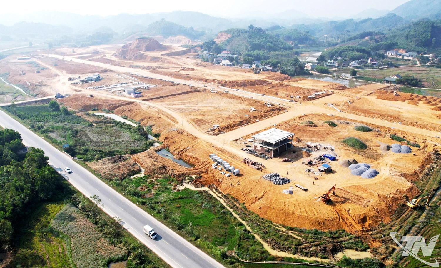 Hạ tầng các khu,   cụm công   nghiệp trên địa   bàn tỉnh được   đầu tư đồng bộ,   mở rộng không   gian phát triển.  
