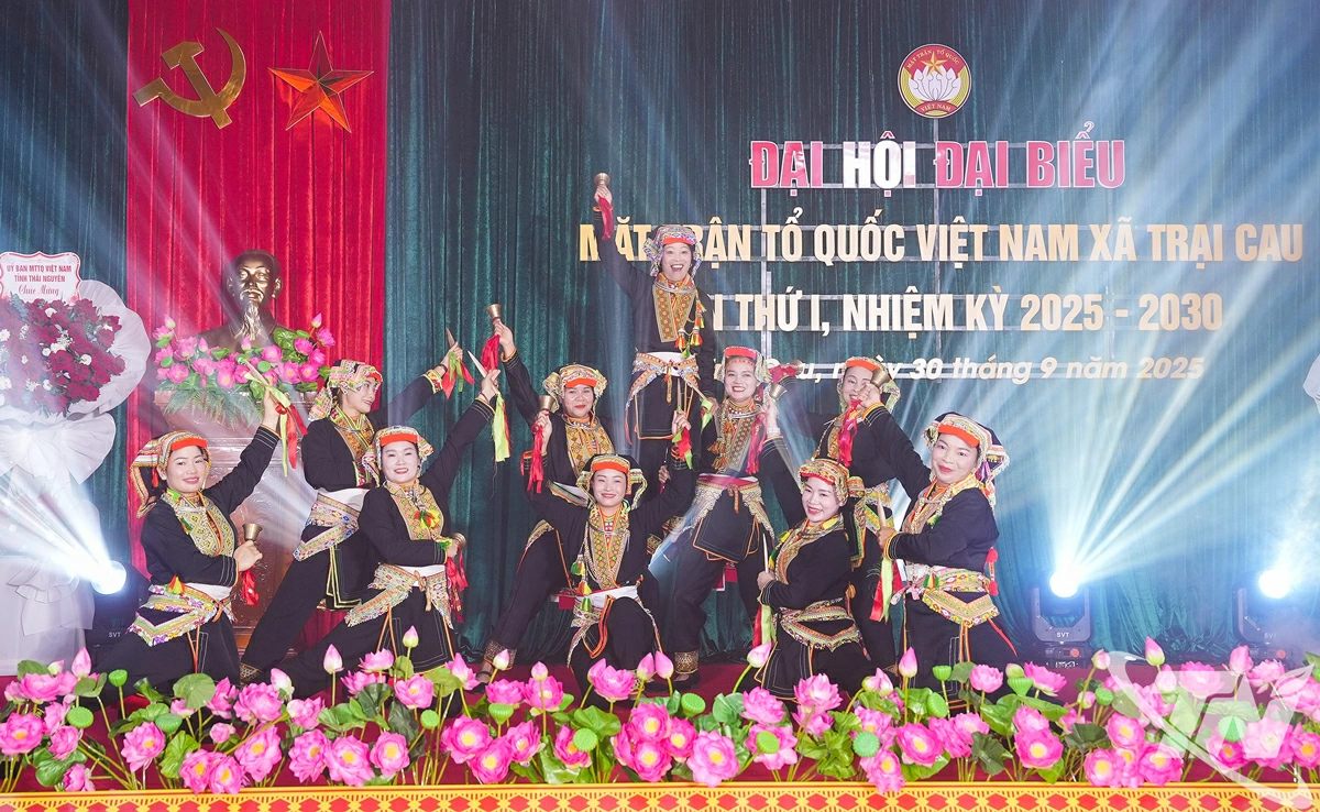 Tiết mục ca múa nhạc chào mừng Đại hội.