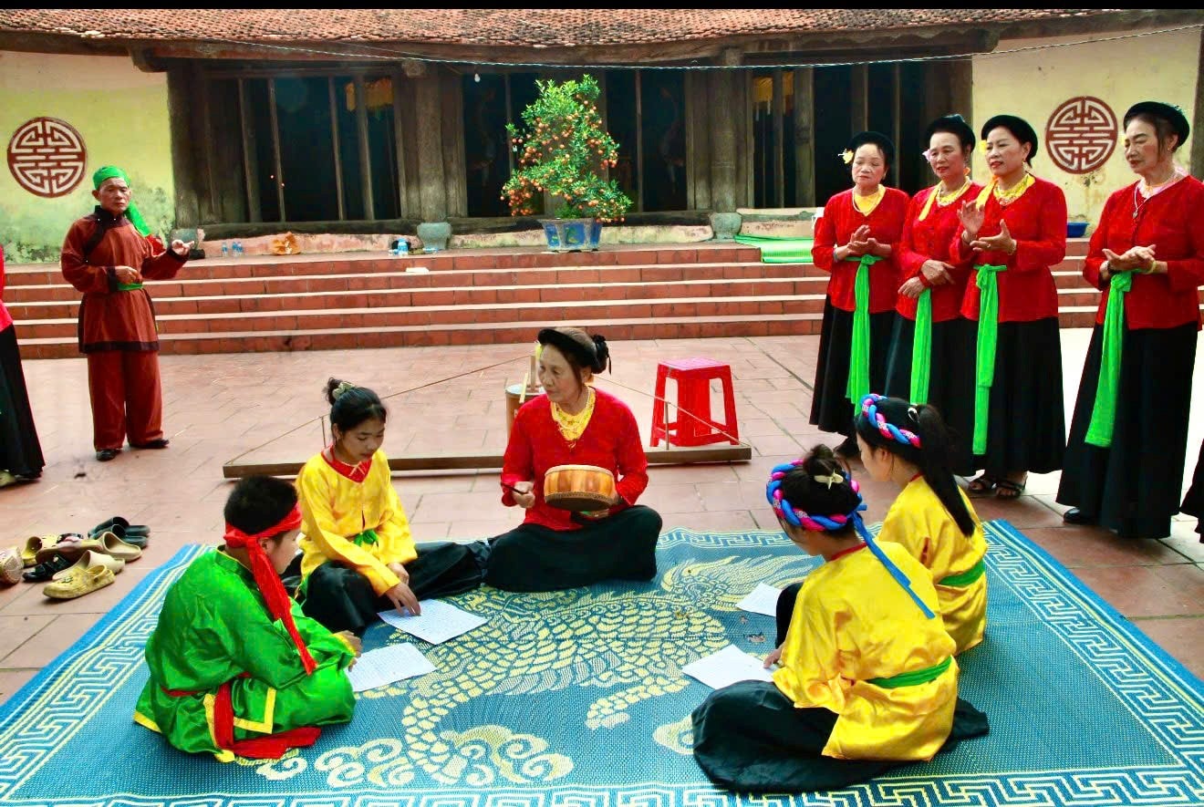 Bài 2: Những bông hoa tỏa hương giữa đời thường