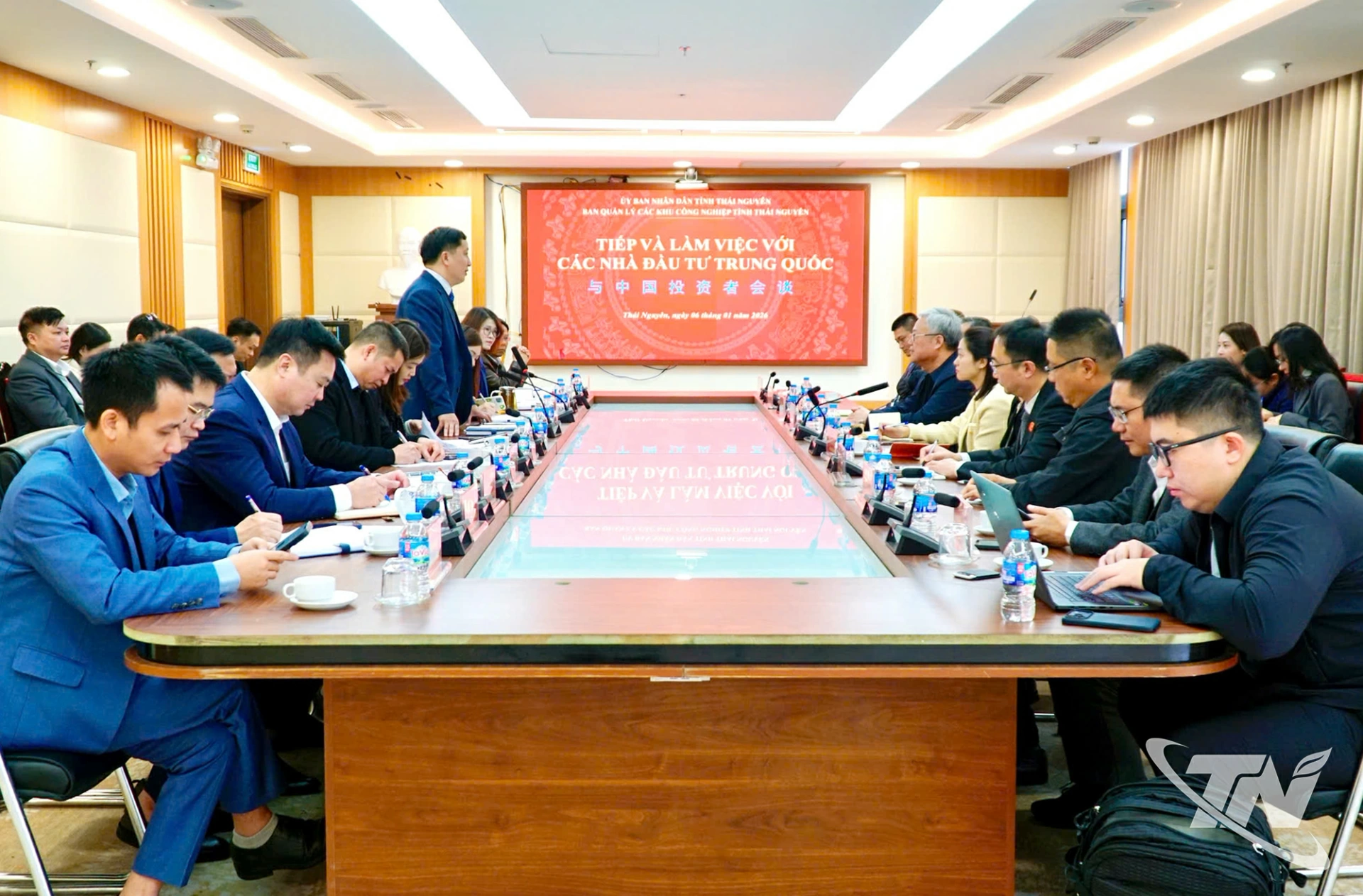 Ban Quản l&yacute; c&aacute;c khu c&ocirc;ng nghiệp Th&aacute;i Nguy&ecirc;n v&agrave; một số sở, ng&agrave;nh của tỉnh l&agrave;m việc với c&aacute;c nh&agrave; đầu tư Trung Quốc.