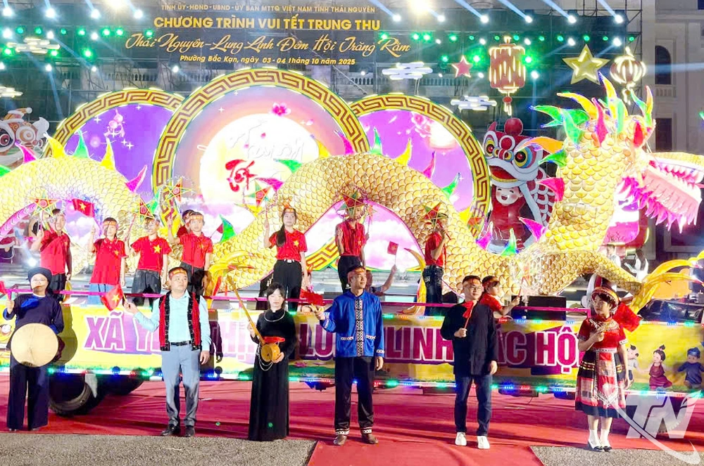 Mô hình đèn rồng của xã Yên Thịnh.