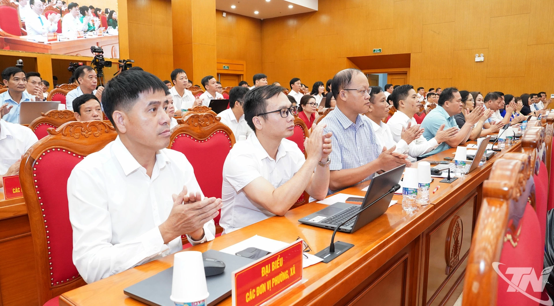 Các đại biểu dự khai mạc Kỳ họp.