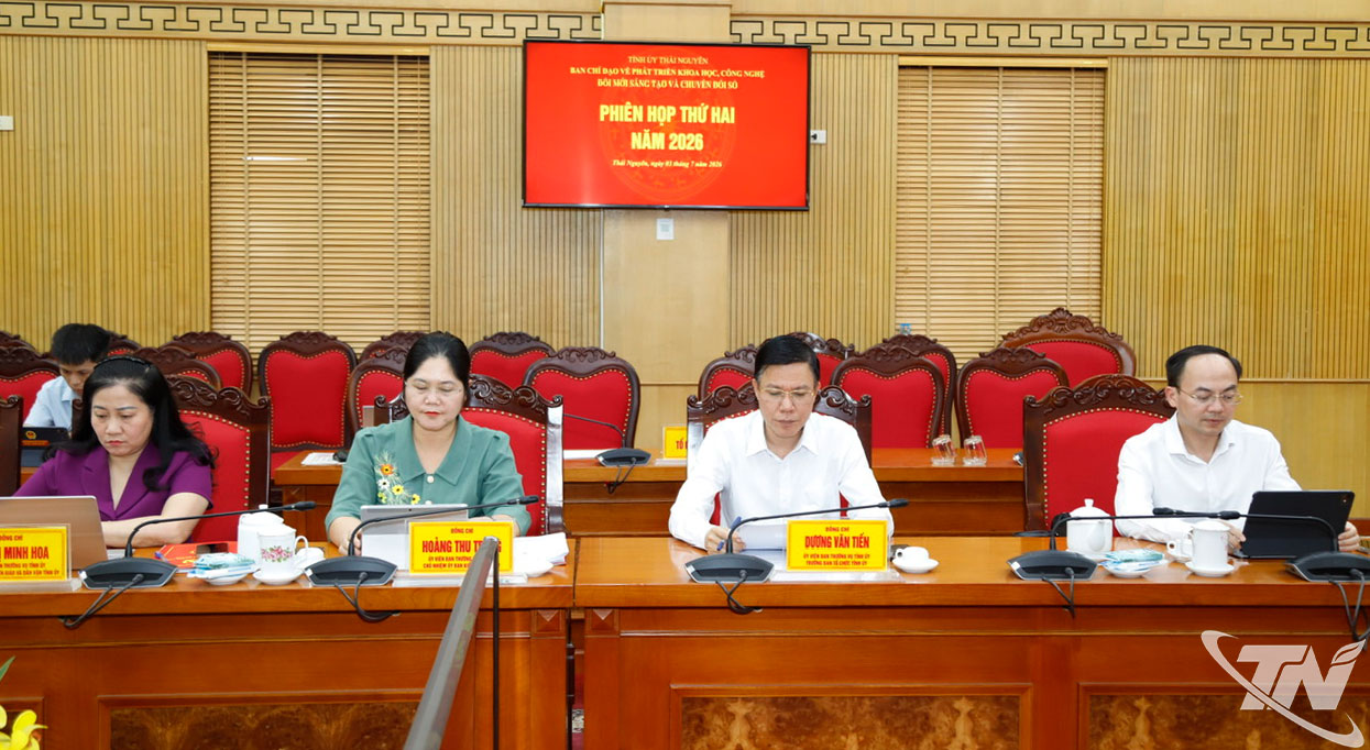 Các đồng chí lãnh đạo tỉnh và đại biểu dự Phiên họp.