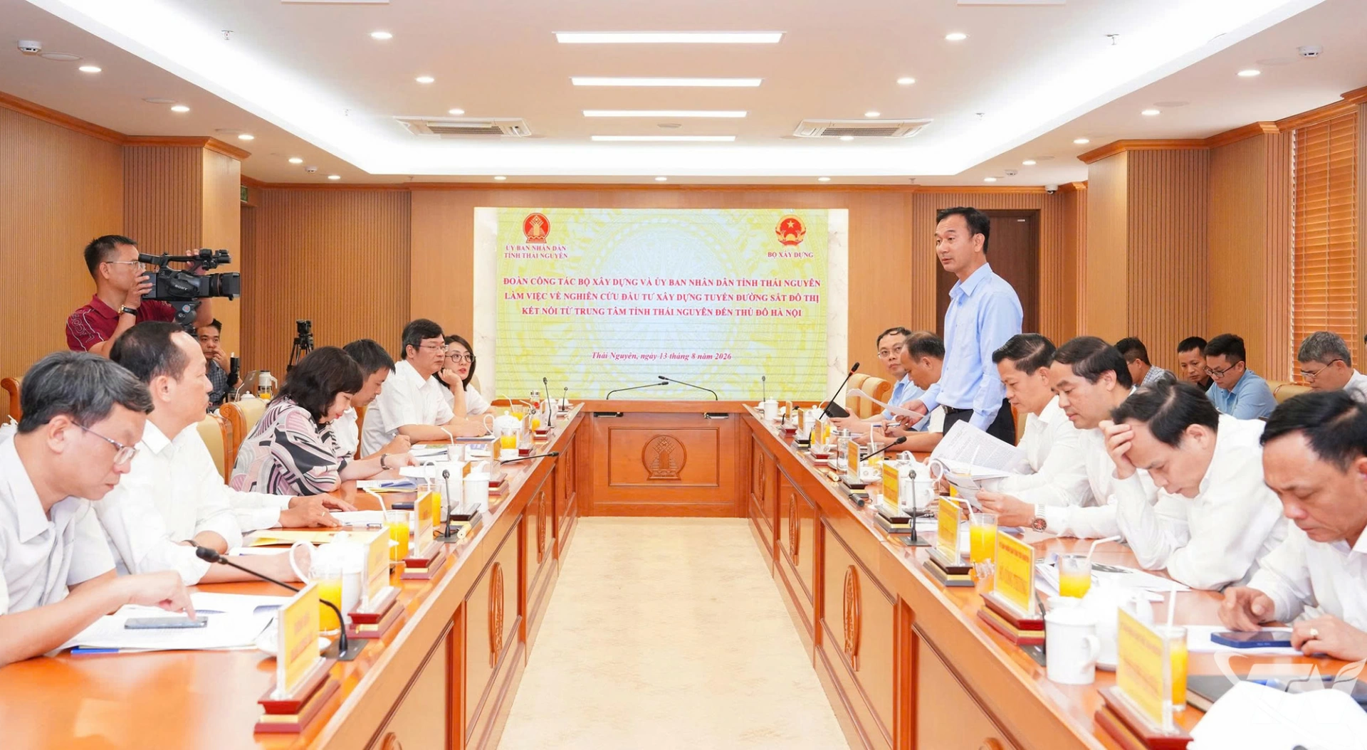 Quang cảnh buổi làm việc.