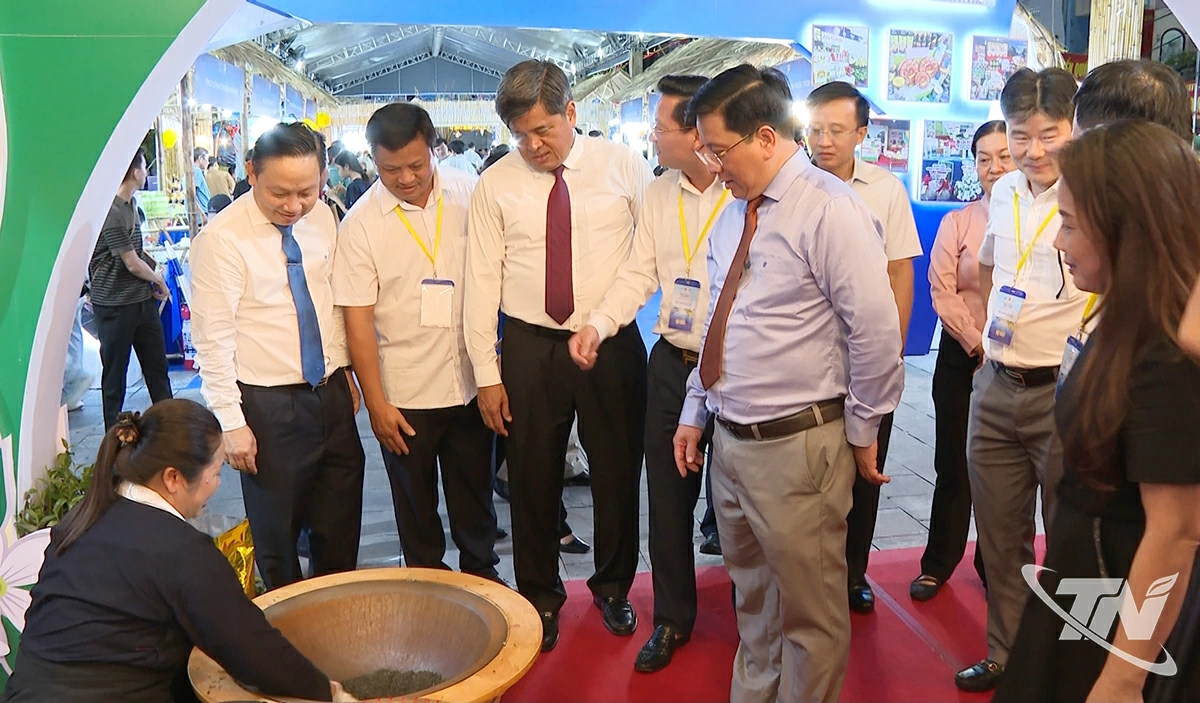 Lãnh đạo Bộ Nông nghiệp và Môi trường, cùng đại diện tỉnh An Giang đánh giá cao chất lượng nông sản và sự tham gia tích cực của Thái Nguyên qua nhiều kỳ xúc tiến thương mại tại khu vực phía Nam.