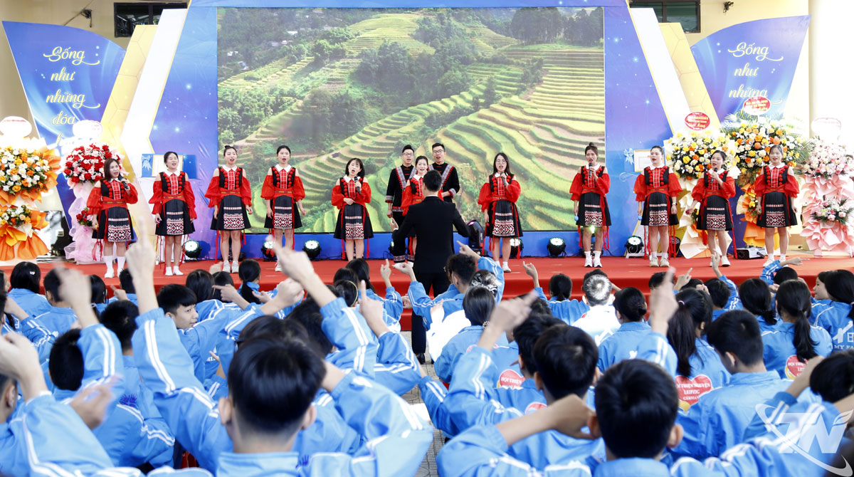 Một tiết mục văn nghệ biểu diễn tại chương trình.