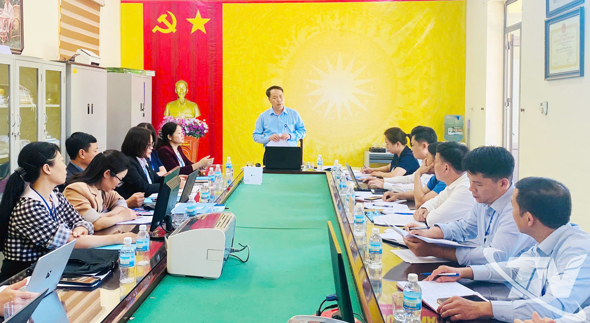 Đồng chí Nguyễn Trọng Tài, Phó Giám đốc Sở Nội vụ, Phó Trưởng đoàn kiểm tra công vụ, kiểm tra công tác cải cách hành chính tỉnh kết luận buổi làm việc.