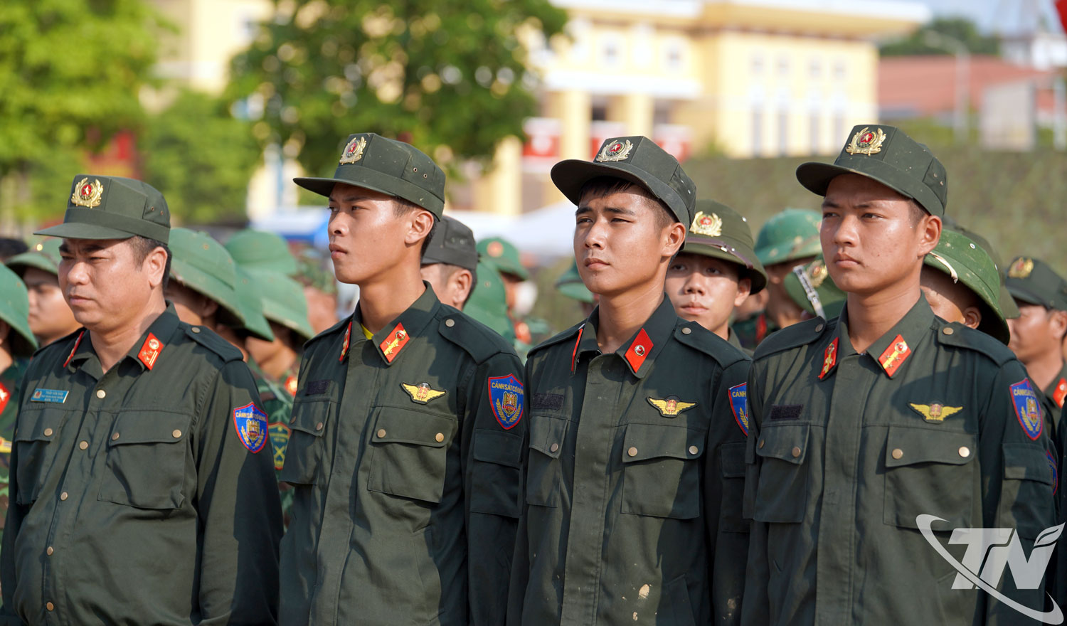 Các lực lượng vũ trang tại buổi gặp mặt, chia tay.