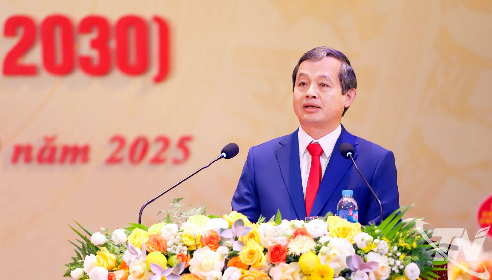 Đồng chí Phạm Hoàng Sơn, Phó Bí thư Tỉnh ủy, Chủ tịch UBND tỉnh, đọc diễn văn khai mạc Đại hội.