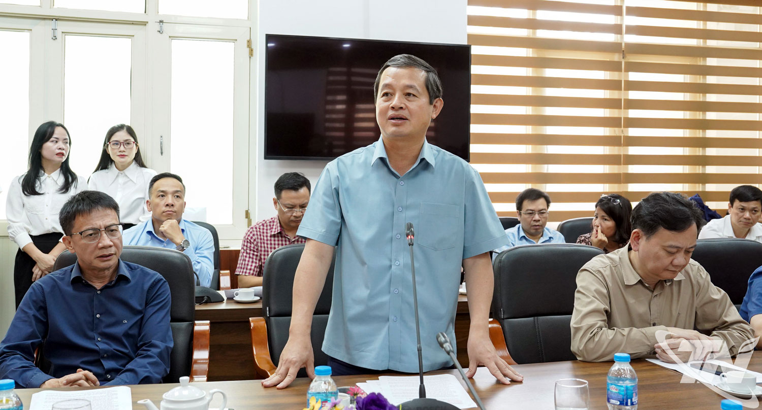 Đồng chí Chủ tịch UBND tỉnh Thái Nguyên Phạm Hoàng Sơn phát biểu tại buổi làm việc.