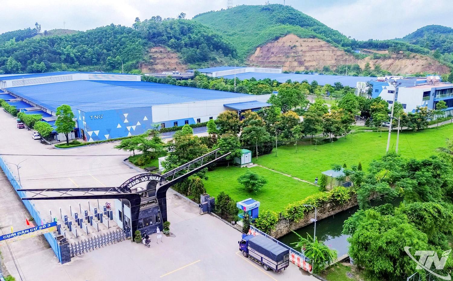 Công ty CP Đầu tư và Thương mại TNG là một trong những đơn vị, doanh nghiệp trên địa bàn tỉnh   tiên phong triển khai các dự án xanh, xây dựng không gian sản xuất thân thiện với môi trường.