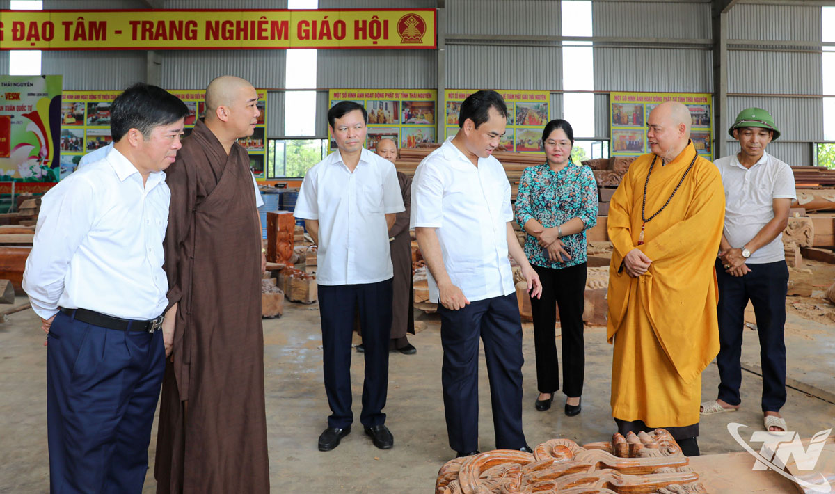 Đồng chí Bí thư Tỉnh ủy Trịnh Việt Hùng đề nghị các đơn vị liên quan tiếp tục tập trung nhân lực, đẩy nhanh tiến độ thi công các hạng mục của Dự án.