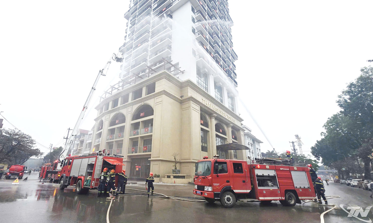 Ph&ograve;ng Cảnh s&aacute;t PCCC v&agrave; CNCH thực tập phương &aacute;n chữa ch&aacute;y v&agrave; CNCH tại to&agrave; nh&agrave; Th&aacute;i Nguy&ecirc;n Tower.