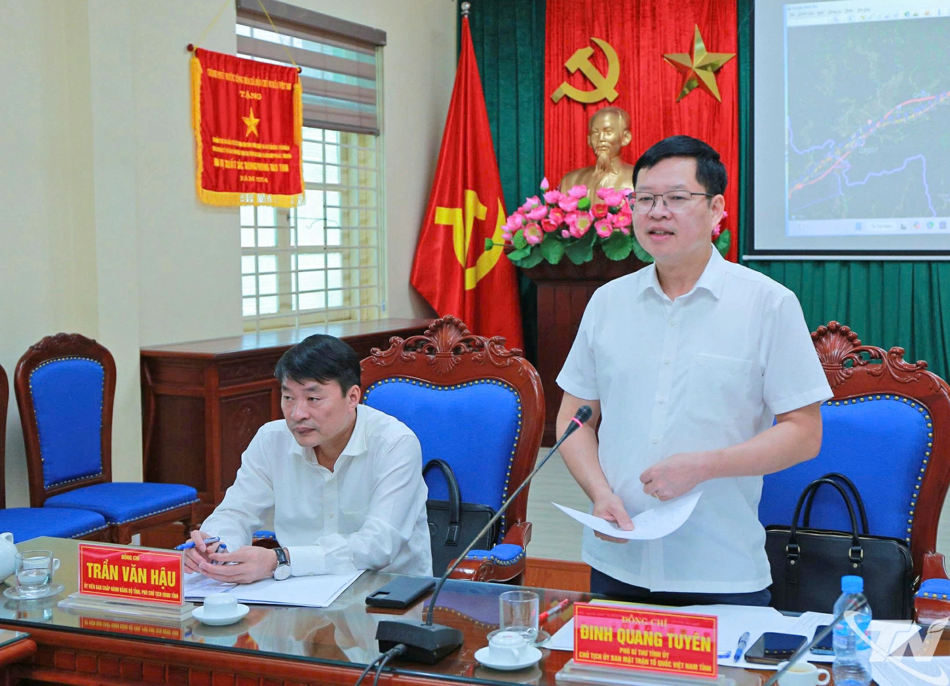Đồng chí Đinh Quang Tuyên phát biểu kết luận buổi làm việc.