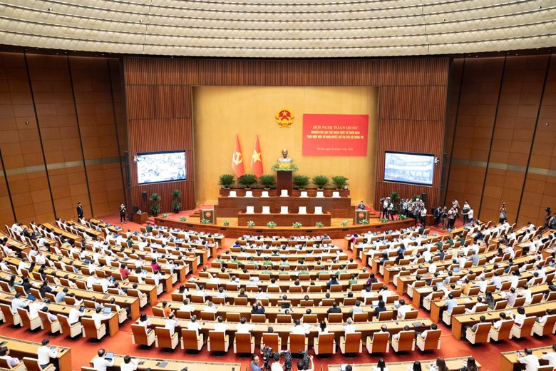 Các đại biểu tham dự Hội nghị toàn quốc nghiên cứu, học tập, quán triệt và triển khai thực hiện một số nghị quyết, chỉ thị của Bộ Chính trị tại điểm cầu Trung ương. Ảnh: Quochoi.vn
