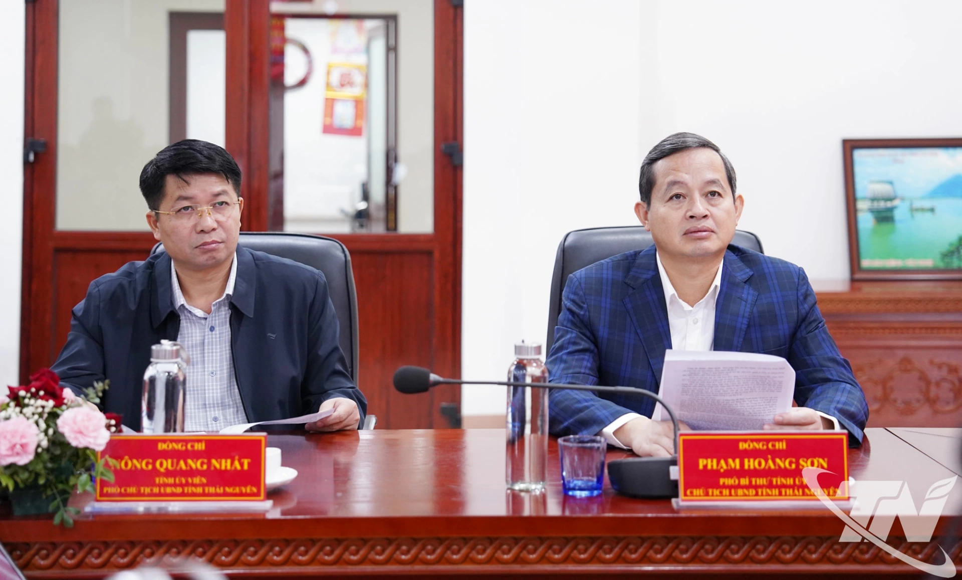 Đồng chí Chủ tịch UBND tỉnh Phạm Hoàng Sơn và đồng chí Phó Chủ tịch UBND tỉnh Nông Quang Nhất tham dự buổi làm việc.