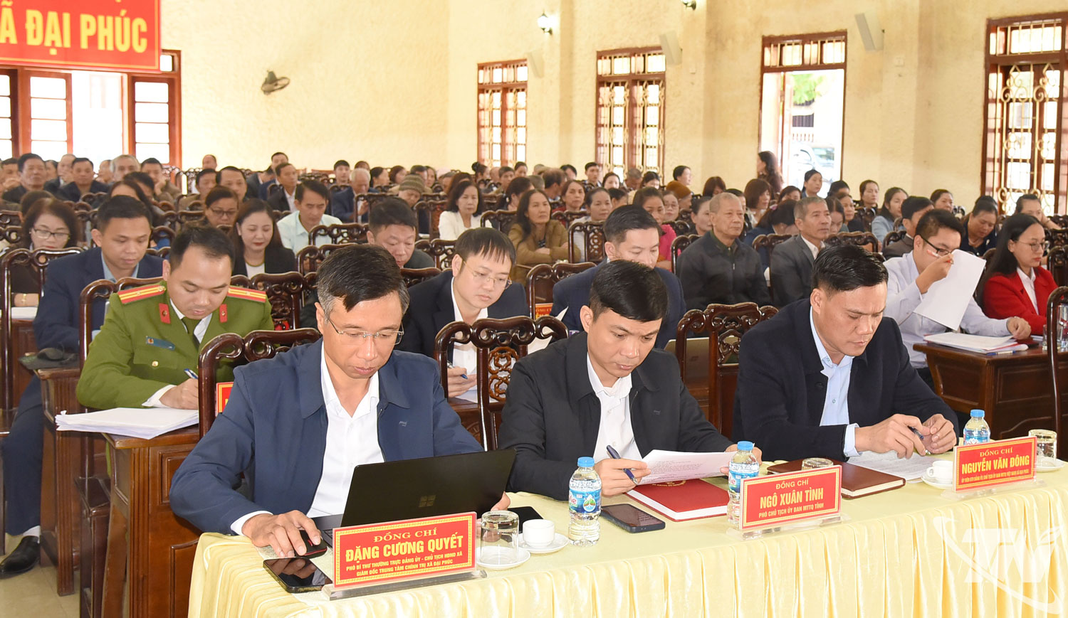 Đại biểu và cử tri xã Đại Phúc tại buổi tiếp xúc với đại biểu HĐND tỉnh.