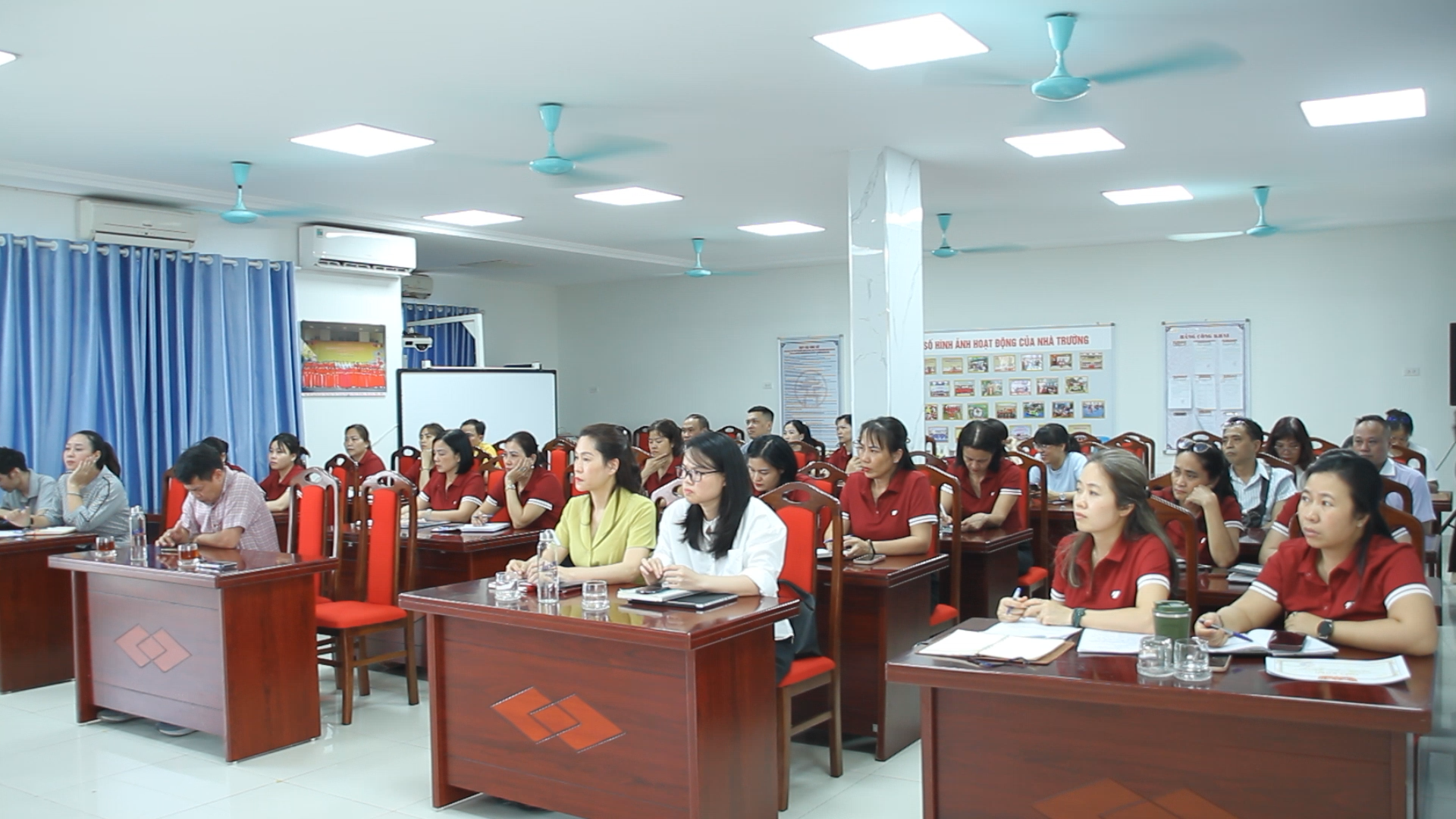 Quang cảnh hội nghị. Ảnh: