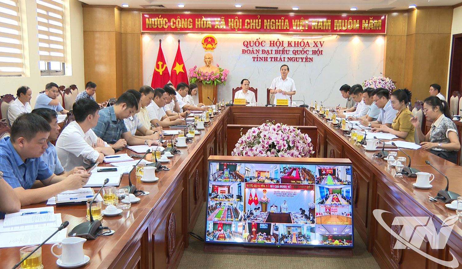 Đồng chí Chủ tịch UBND tỉnh Phạm Hoàng Sơn chủ trì Hội nghị.